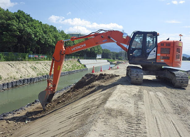 舗装工事・路盤工事・河川工事・堤防工事における的確な土木作業を。